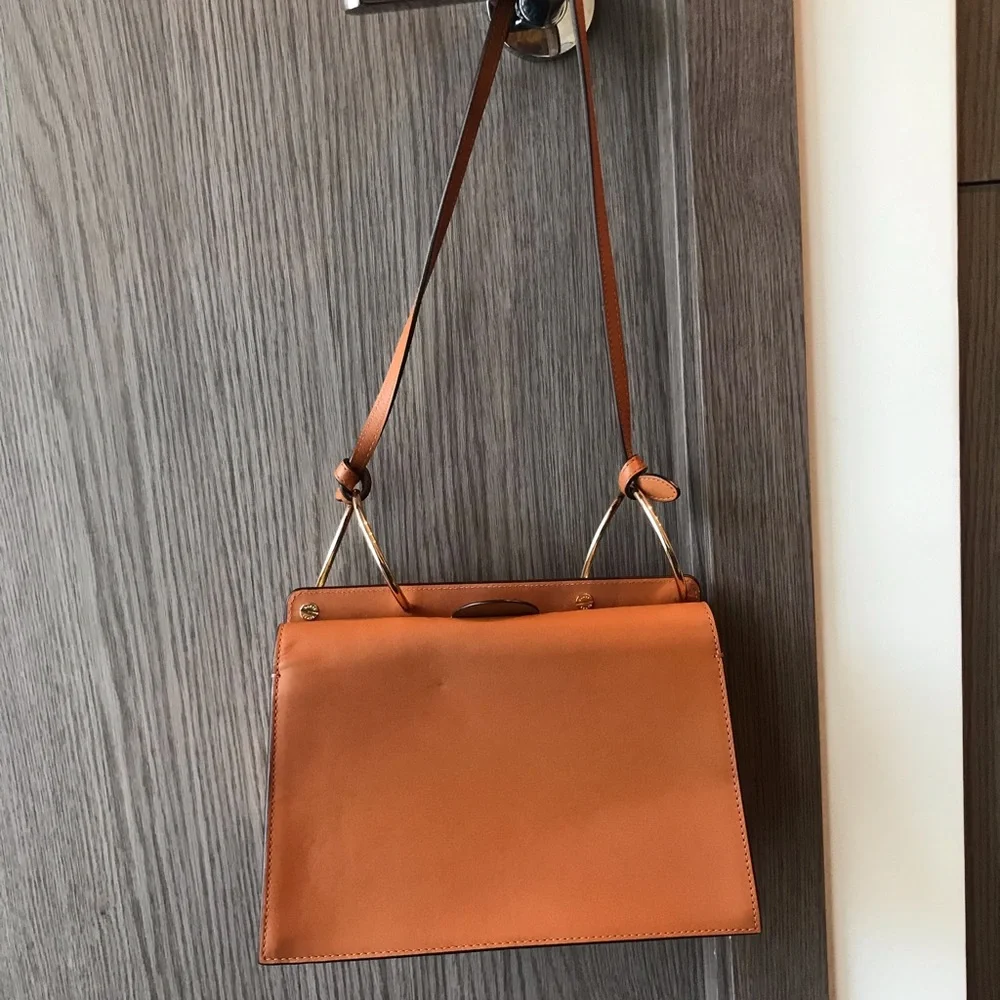 Danse Lente phoebe two-tone leather shoulder bag - Picture 2 of 3